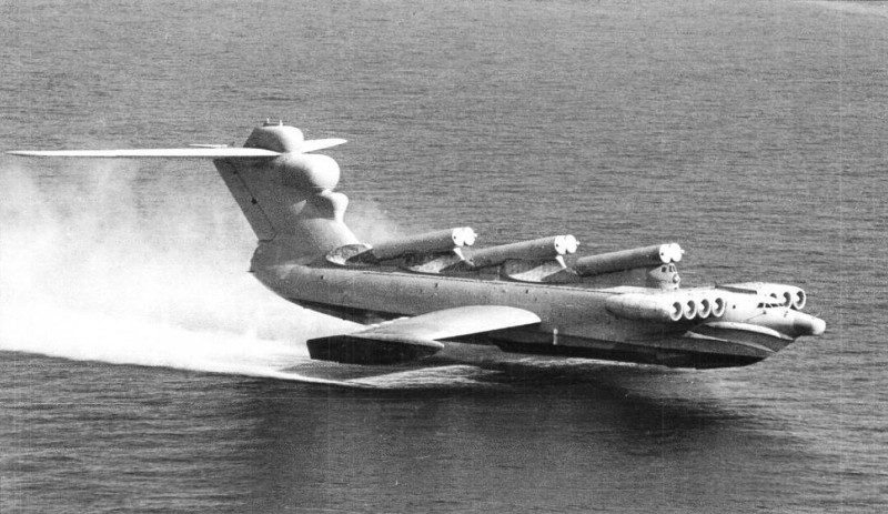 Illustration for article titled That time the Russians designed a hovercraft so insane we had no clue what the hell it was